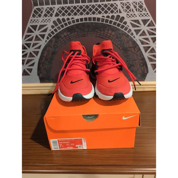 Brand New Red Nike React Presto, size 7 Youth - Picture 2 of 5